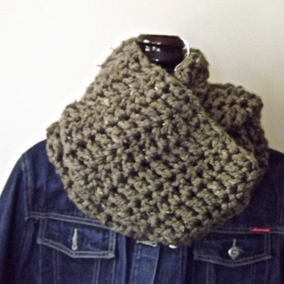 SALE! Chunky Infinity Scarf! SALE! - Picture 2 of 4